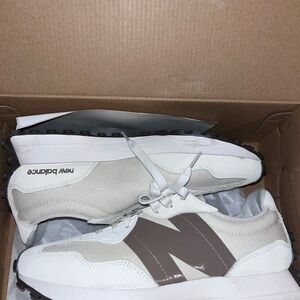 New Balance 327